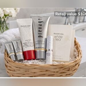 Elizabeth Arden  8 Hour Glow And Go Set Retail $100 Travel Size